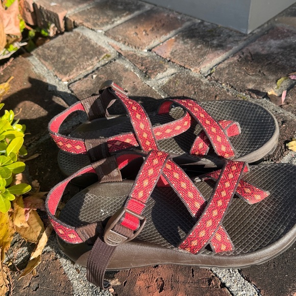 Chaco Red and Brown Strappy Sandals women’s 8 - Picture 2 of 6